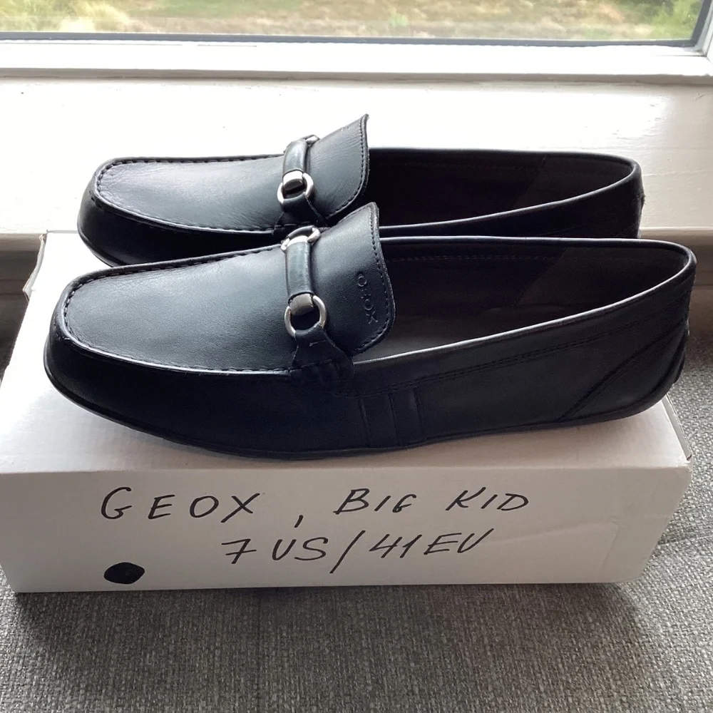 Geox Fast 3 Bit Loafer (Big Kid) 7US / 41EU
